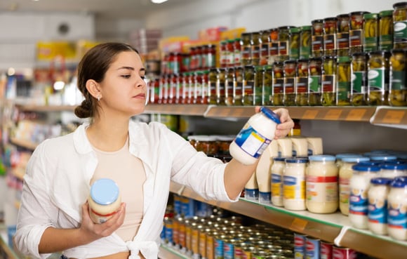 "+417 % pour la mayonnaise" : une enquête tire la sonnette d’alarme sur la quantité de sucre des produits premiers prix !