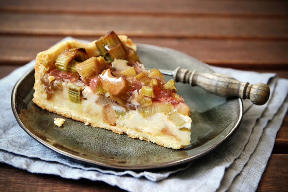 Gâteau renversé à la rhubarbe Adobe Stock
 