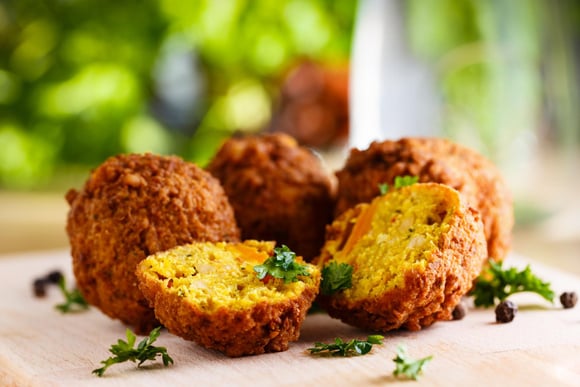Laurent Mariotte remplace les pois chiches par cet ingrédient inattendu pour ses irrésistibles falafels