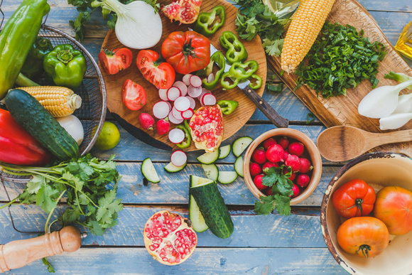 Faut-il moins manger en été ?