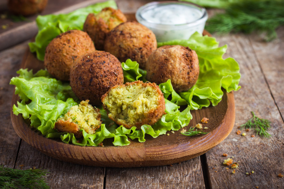 L’erreur classique qui fait rater la recette de falafel : un chef libanais livre ses conseils et sa recette pour un résultat parfait !