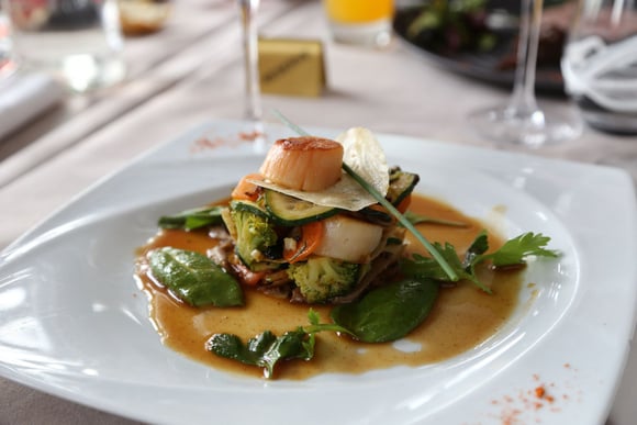 Saint-Jacques poêlées et sauce à l’orange Adobe Stock
 