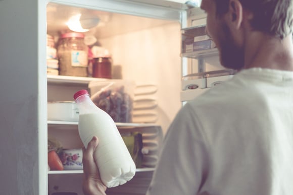 Combien de temps se garde une bouteille de lait entamée ?