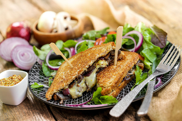 Croque-monsieur spécial automne : un ancien candidat de Top Chef dévoile sa recette inspirée de la soupe à l’oignon !