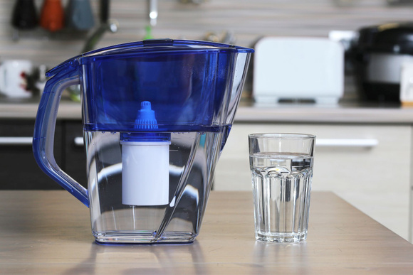 Carafe filtrante : comment en prendre soin pour ne pas qu’elle devienne un nid à bactéries ?