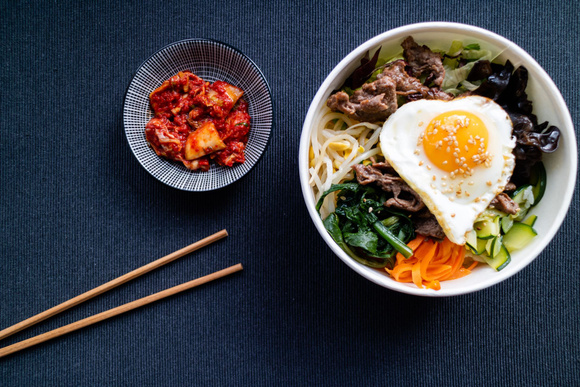 Bibimbap : voici comment réaliser ce délicieux plat coréen pour moins de 15 euros pour 4 personnes !