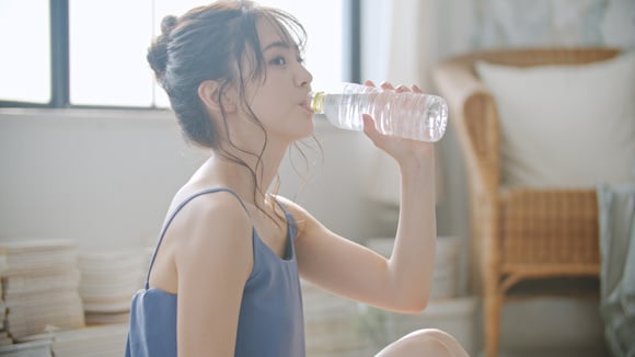 Vous buvez peut-être trop d’eau et ça peut être dangereux pour votre santé