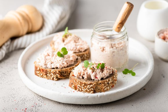 Rillettes au thon, saumon ou maquereau : voici nos 3 recettes express qui sauront ravir vos convives à l'apéritif !
