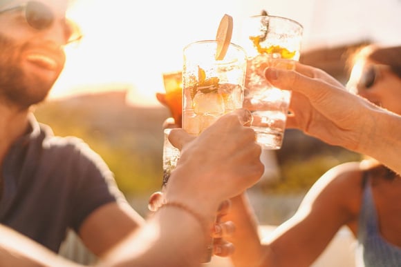 "C’est un des moins riche que l’on peut avoir" : ce cocktail très prisé l’été s’avère étonnamment peu calorique !