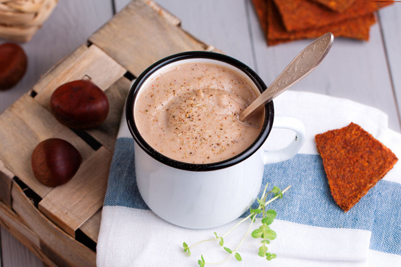 Velouté de châtaignes. Adobestock