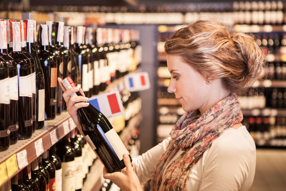 Les producteurs de vin voient rouge, les Français n'achètent que du blanc