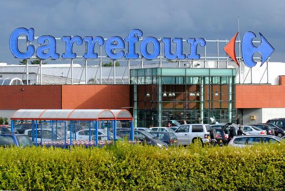 Pepsi, chips Lays, thé Lipton : pourquoi vous ne trouverez plus ces marques chez Carrefour dès aujourd’hui ?