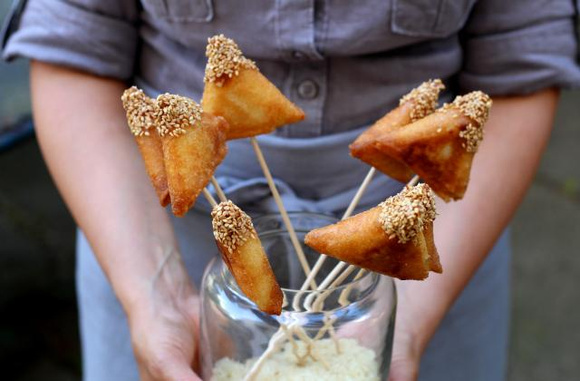 Sucettes de samoussas sucrés au riz. Silvia Santucci