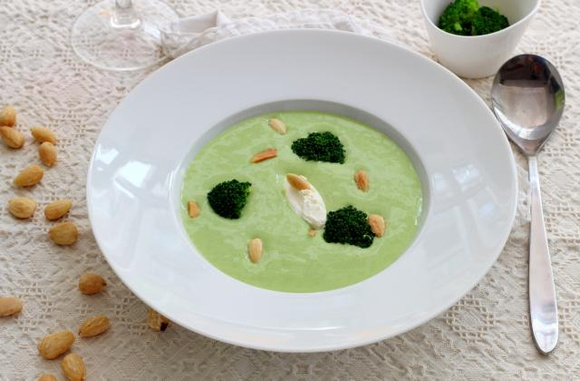 Velouté de brocoli aux amandes. Silvia Santucci
