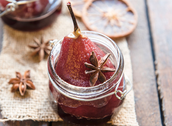 3 façons de faire des poires pochées
