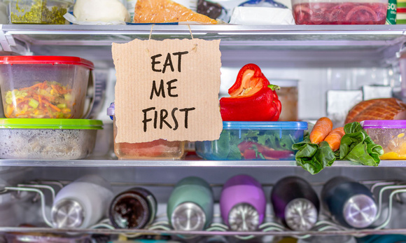 Planifiez, organisez, rangez et vérifiez pour moins gaspiller. Adobestock