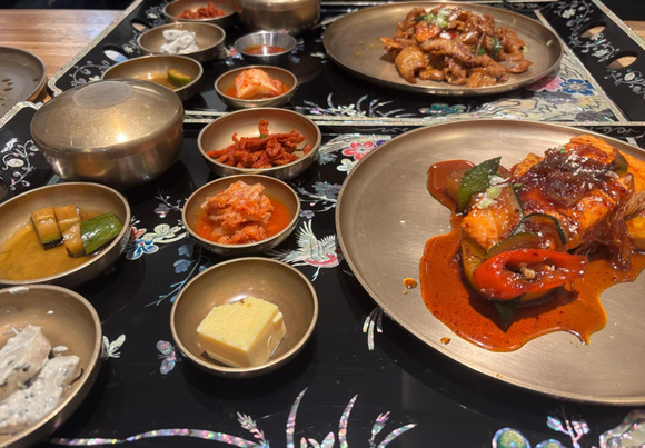 3 raisons de se rendre chez Sam Sun, un restaurant qui propose une cuisine coréenne authentique et raffinée !