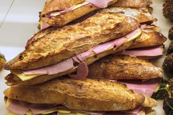"Un croûton au jambon" : ce sandwich Marie Blachère à 1,95 euro divise les internautes et les commentaires sont salés