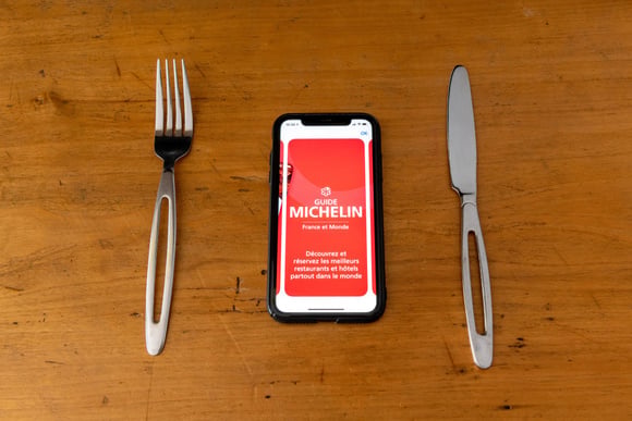 À moins de 40 € le repas, le Guide Michelin dévoile sa liste d’adresses gourmandes et soignées à prix accessible !