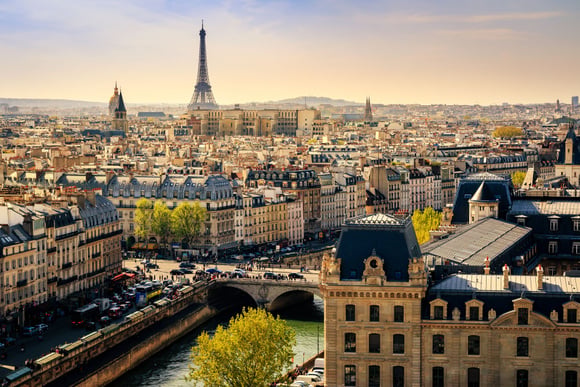 Voici l’adresse de ce nouveau rooftop parisien situé à plus de 122 mètres de hauteur
