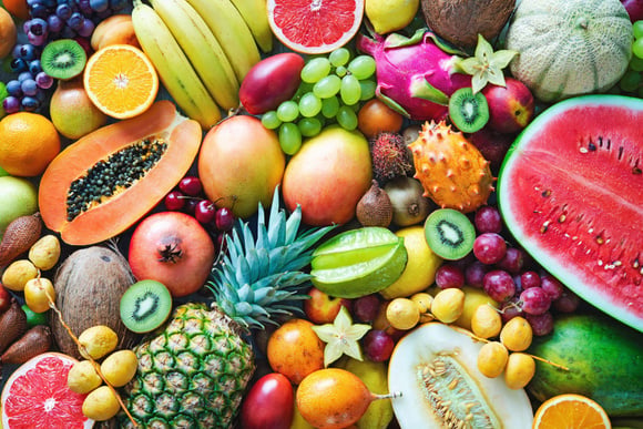 Ce fruit connu de tous est 4 fois plus riche en vitamine C qu’une orange ! (et ce n’est pas le kiwi)