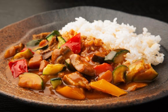 Curry de courgettes et chorizo : la recette express pour se régaler avec ce légume