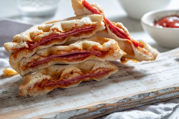 Voici nos meilleures recettes de gaufres salées qui enchanteront petits et grands !