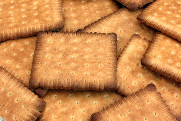 Vous ne jetterez plus jamais vos biscuits entamés avec cette astuce de conservation magique