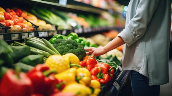Passer ses fruits et légumes sous l’eau ne suffit pas pour éliminer les pesticides : ce toxicologue donne ses recommandations