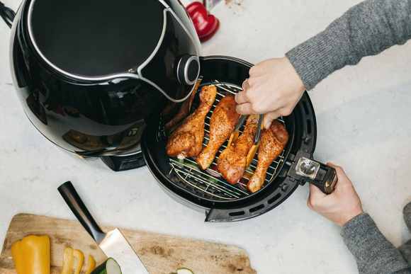 La cuisson à l’Air Fryer est-elle vraiment dangereuse pour la santé ? Une diététicienne fait le point