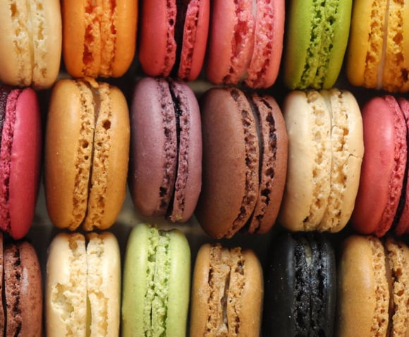 Le macaron : histoire et recette de la plus parisienne des pâtisseries