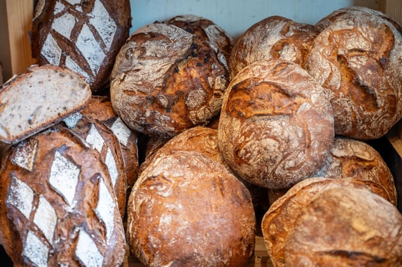 Pain au levain ou pain complet : lequel est le plus intéressant pour la santé ? Cette diététicienne tranche