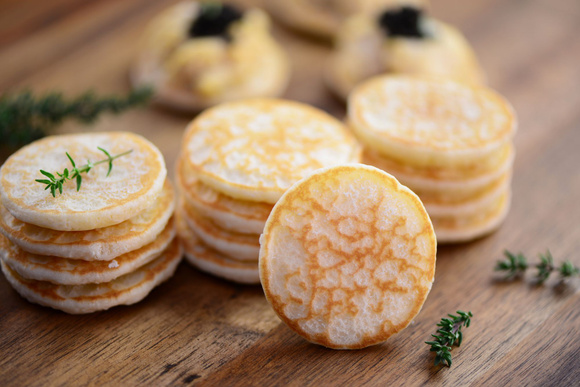 Comment faire ses propres blinis maison pour l’apéritif de Noël ?