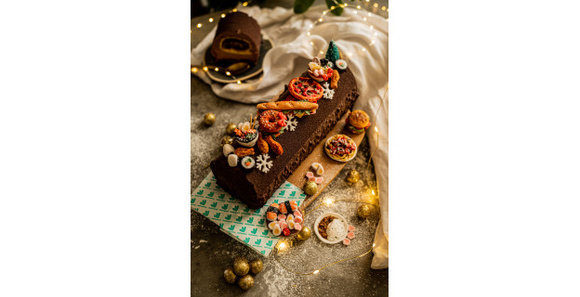 Une ex-candidate du Meilleur pâtissier crée une bûche de Noël pour Deliveroo