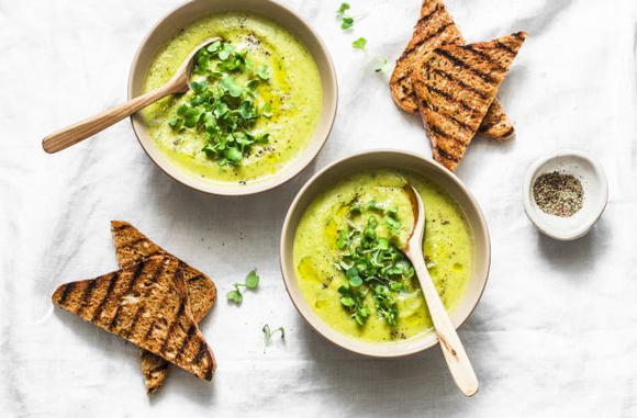 Velouté de courgettes à la vache qui rit. Adobestock