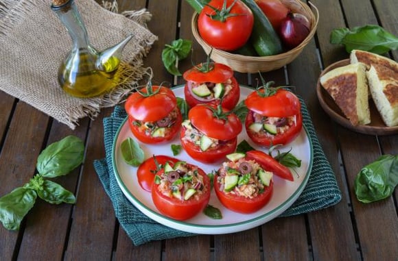 Tomates farcis crues façon panzanella. Silvia Santucci