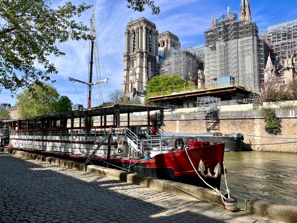 Vue sur Notre-Dame, ambiance barbecue entre potes, la guinguette de ce candidat de Top Chef promet d’être l’adresse à ne pas manquer cet été !