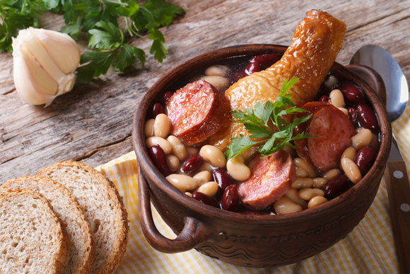 Quelle est la différence entre le cassoulet de Toulouse et celui de Castelnaudary ? Adobestock