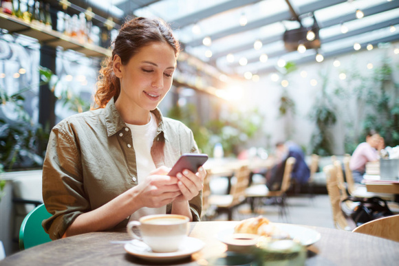 Ce restaurant propose une bouteille de vin gratuite aux convives qui acceptent de laisser leur téléphone à l’entrée : “90% des clients ont choisi de…”
