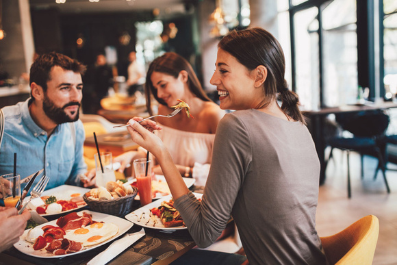Manger au resto tous les jours pour seulement 35 euros par mois dans cette chaîne de restaurants !