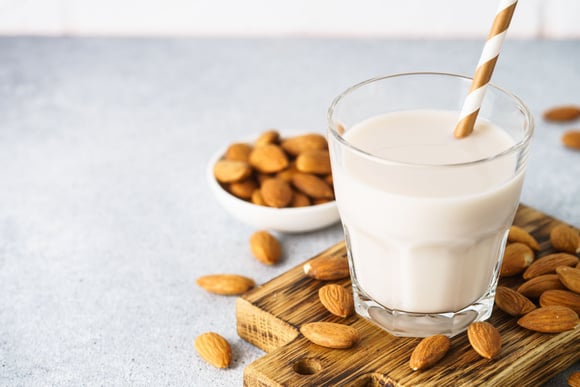 Lait d’amande : quels sont ses véritables bienfaits pour la santé ?