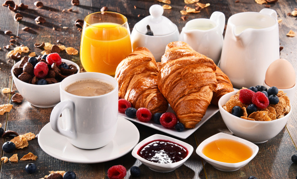 Petit déj gourmand ET rassasiant : les astuces d’une diététicienne pour accompagner vos viennoiseries