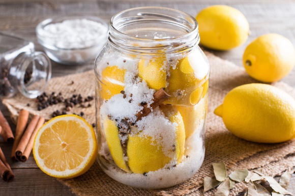 "Une base de la cuisine marocaine a absolument avoir chez soi ” : ce condiment sucré ou salé sublimera à coup sûr vos recettes !