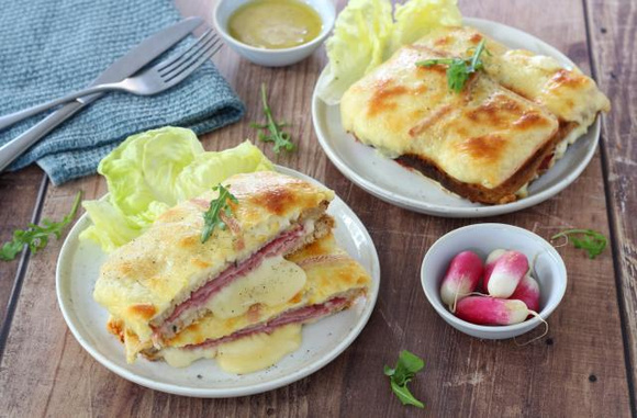 Croque-monsieur au fromage à raclette. Silvia Santucci