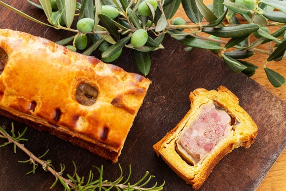 Pâté croûte ou pâté en croûte ? Adobestock