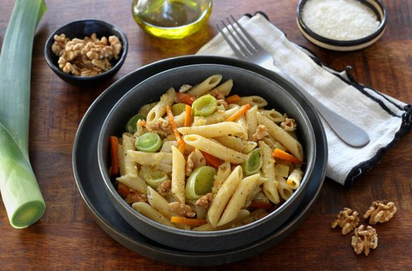 Pâtes à la fondue de poireaux, noix et parmesan. Silvia Santucci
