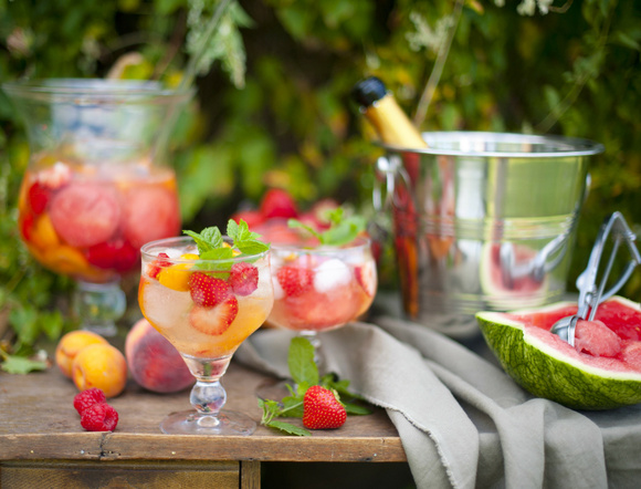Salade de fruits façon cocktail. Adobestock