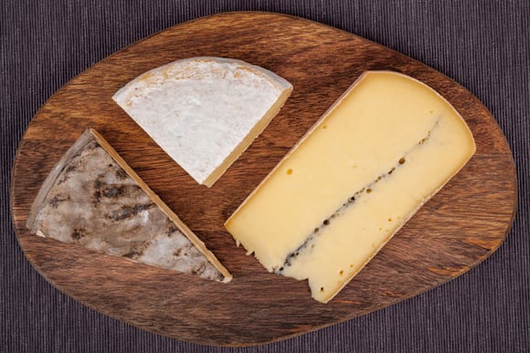 Quelles sont les fromages de saison en été ? Adobestock