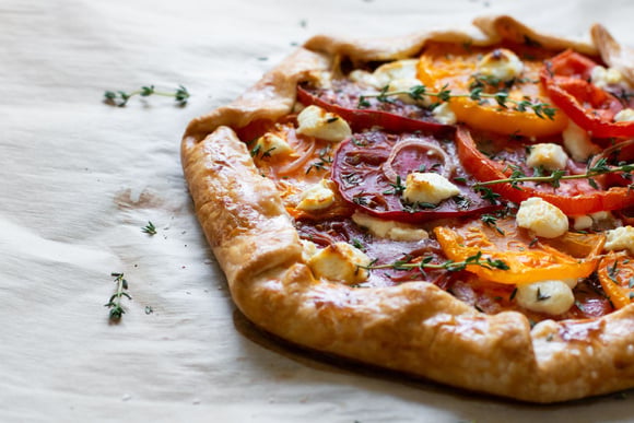 Pour prolonger les vacances, le Top Chef Mohamed Cheikh partage sa recette de tarte tomates-burrata