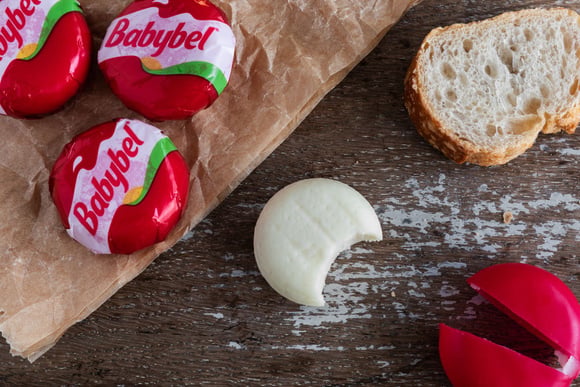 Faut-il forcément conserver le Kiri, le Babybel ou la Vache-qui-Rit au réfrigérateur ?